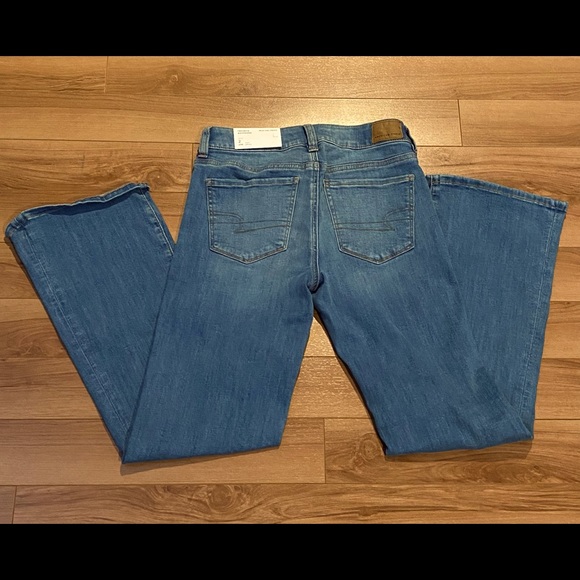 American Eagle favourite boyfriend jean size 2 NEW WITH TAGS - Picture 4 of 4